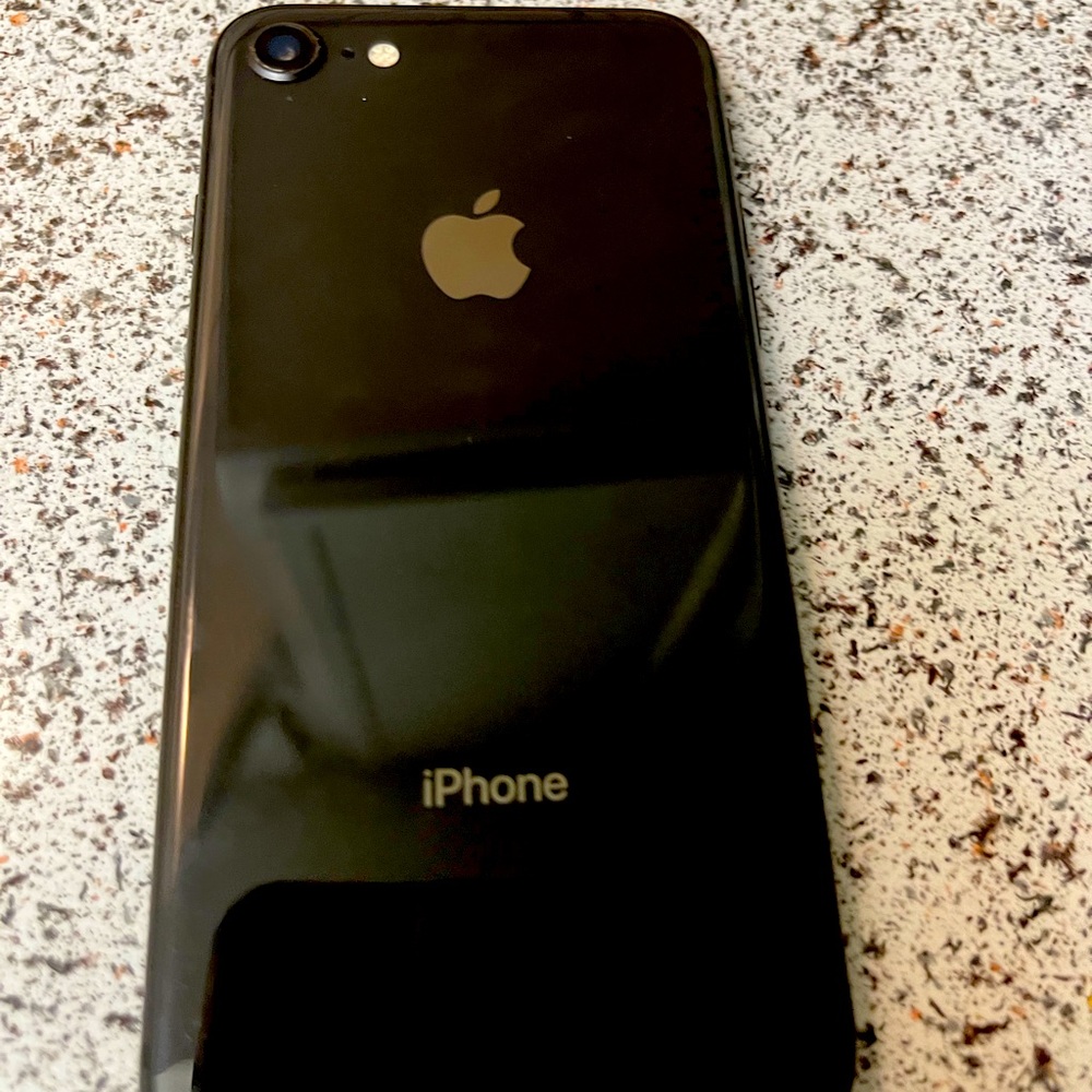 I am selling an iPhone 8 for 180